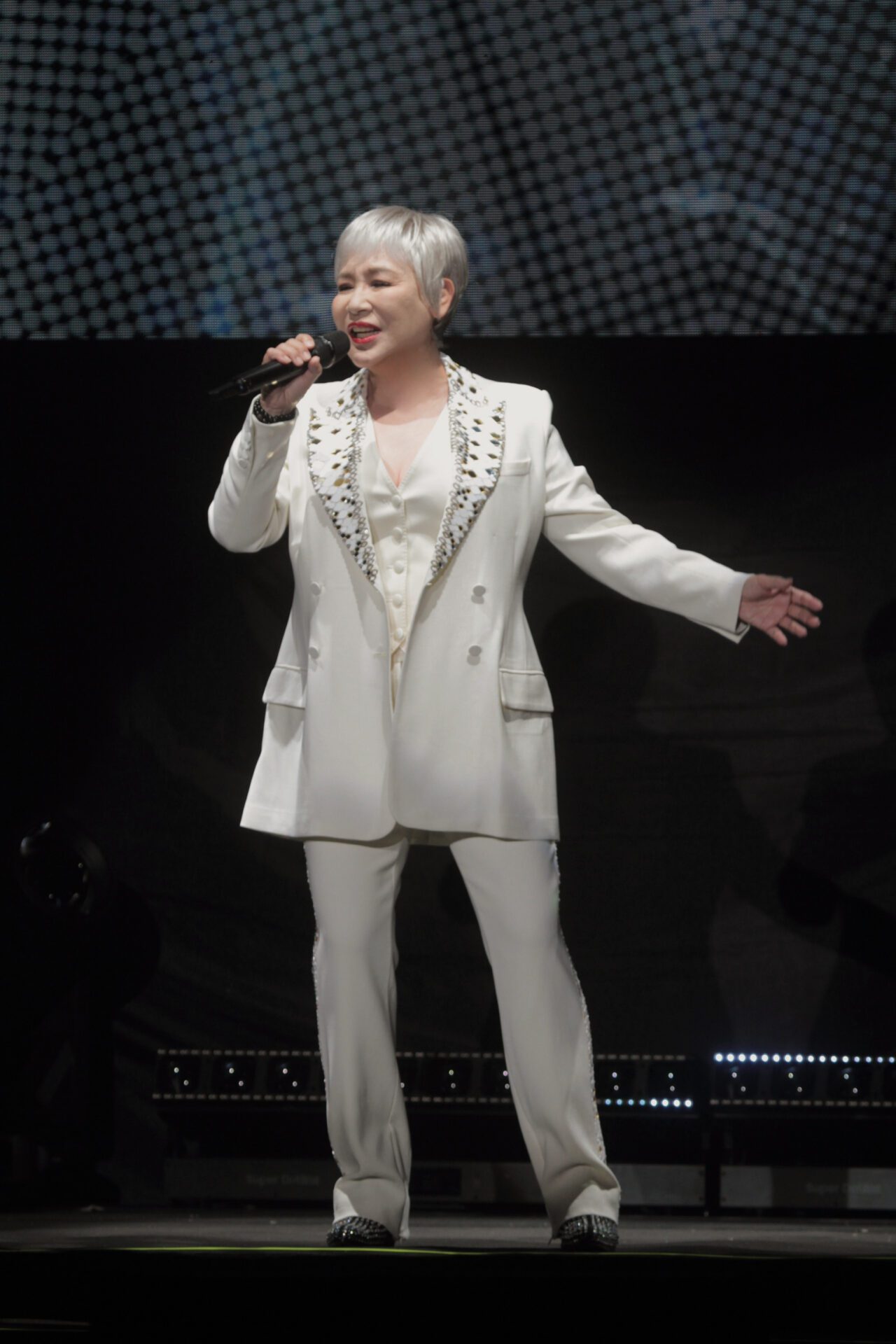 黃小琥台中場大腿舞與全民共舞 開場燈十次只為看清觀眾臉