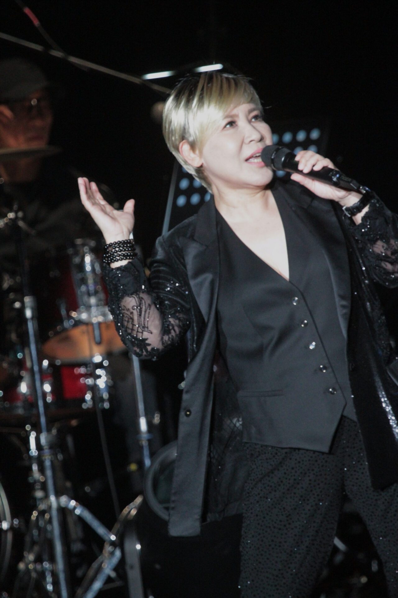 黃小琥台中場大腿舞與全民共舞 開場燈十次只為看清觀眾臉