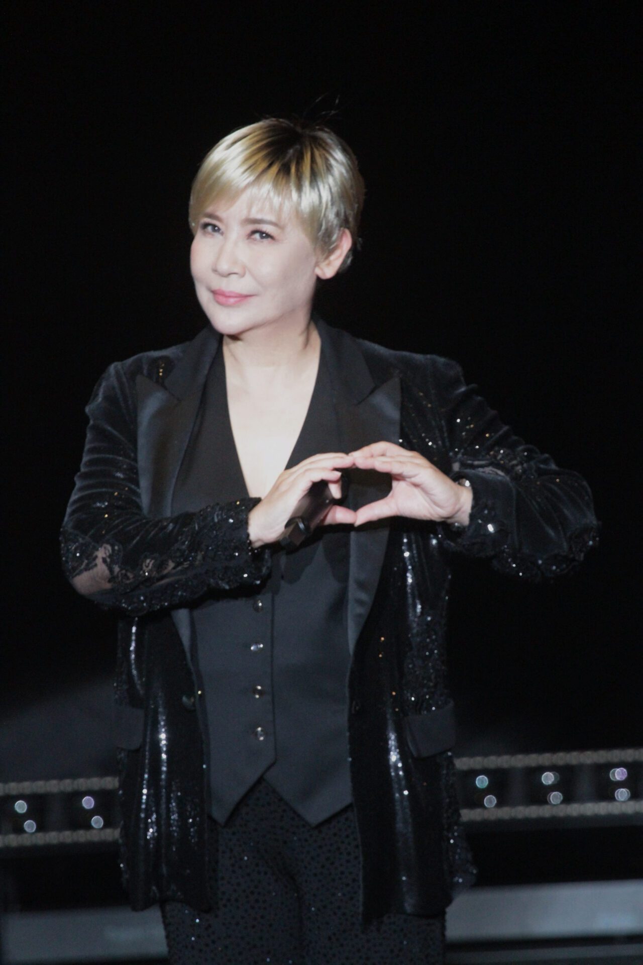 黃小琥台中場大腿舞與全民共舞 開場燈十次只為看清觀眾臉