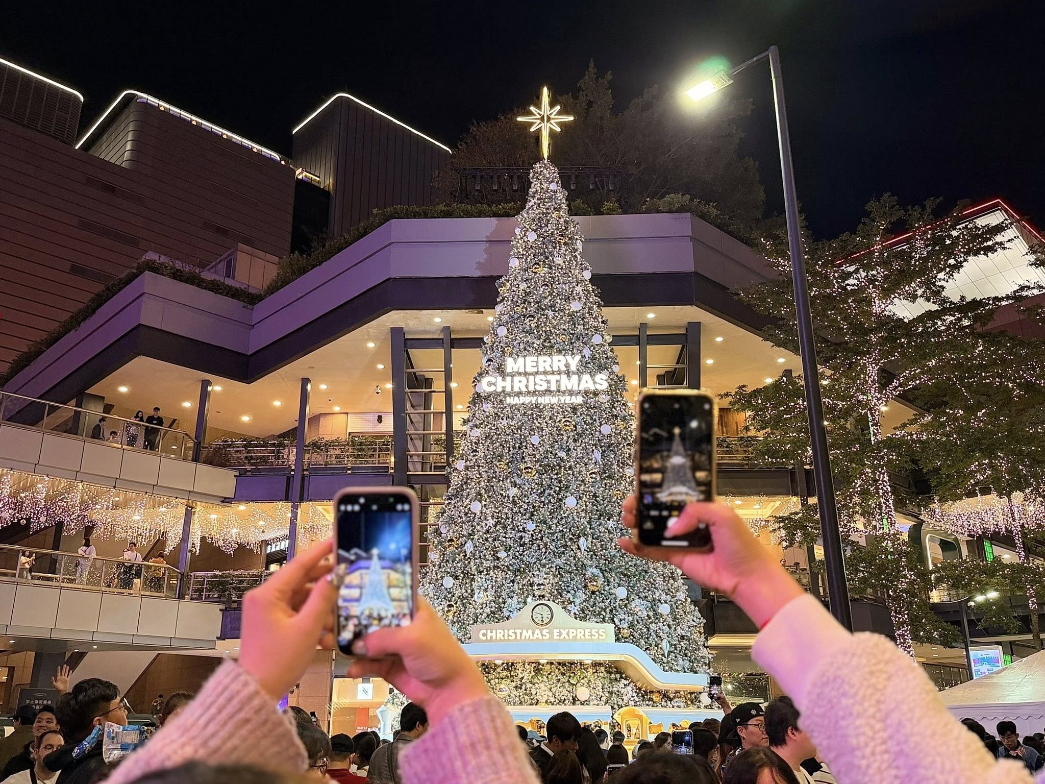 聖誕季必打卡!2025台北百貨夢幻燈區TOP 4 威尼斯水都、玩具總動員限定體驗一次看 S 72253466