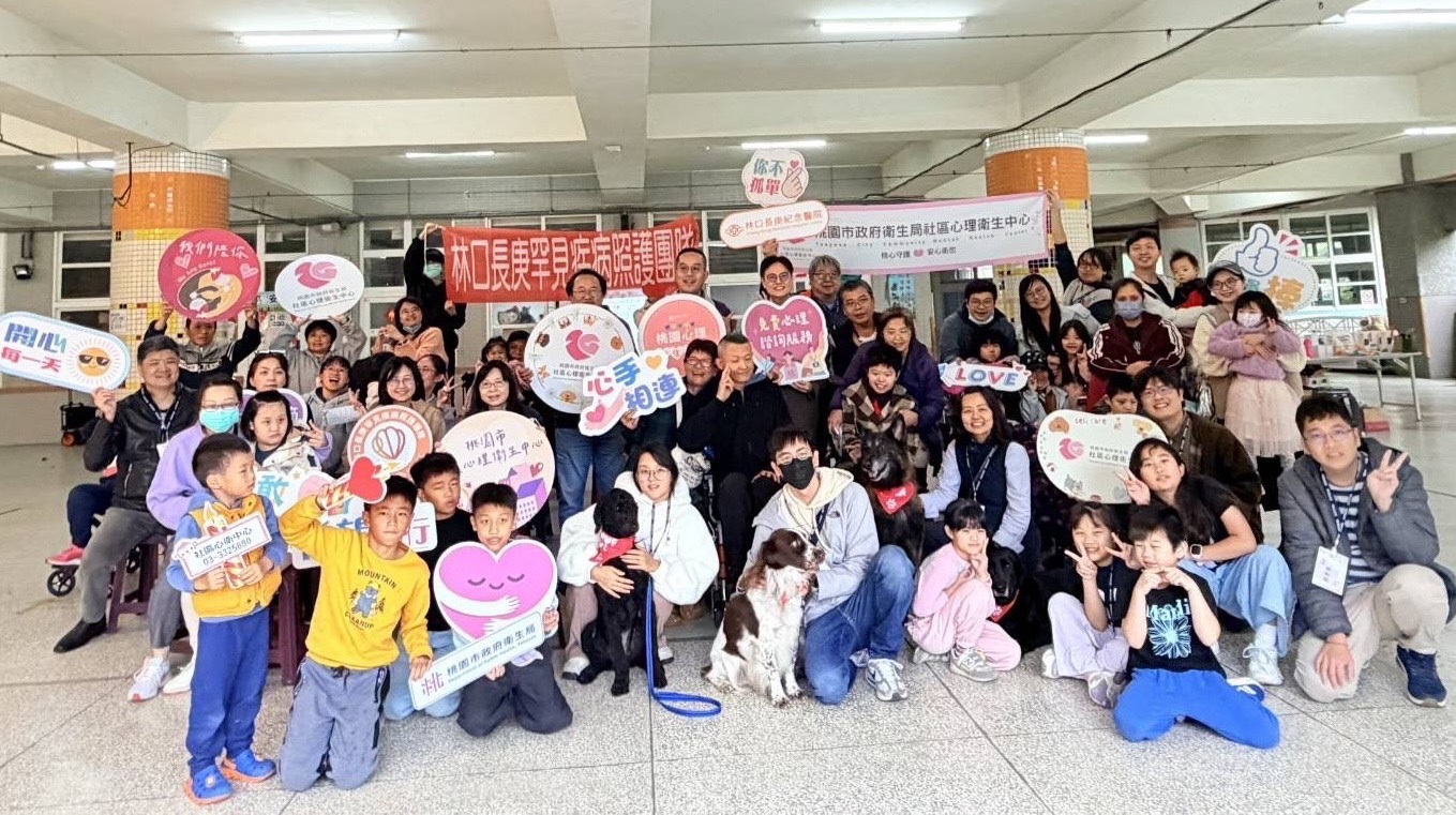 療癒汪汪隊走進桃園 心輔犬陪伴罕病家庭照顧者喘息 S 160727052 0