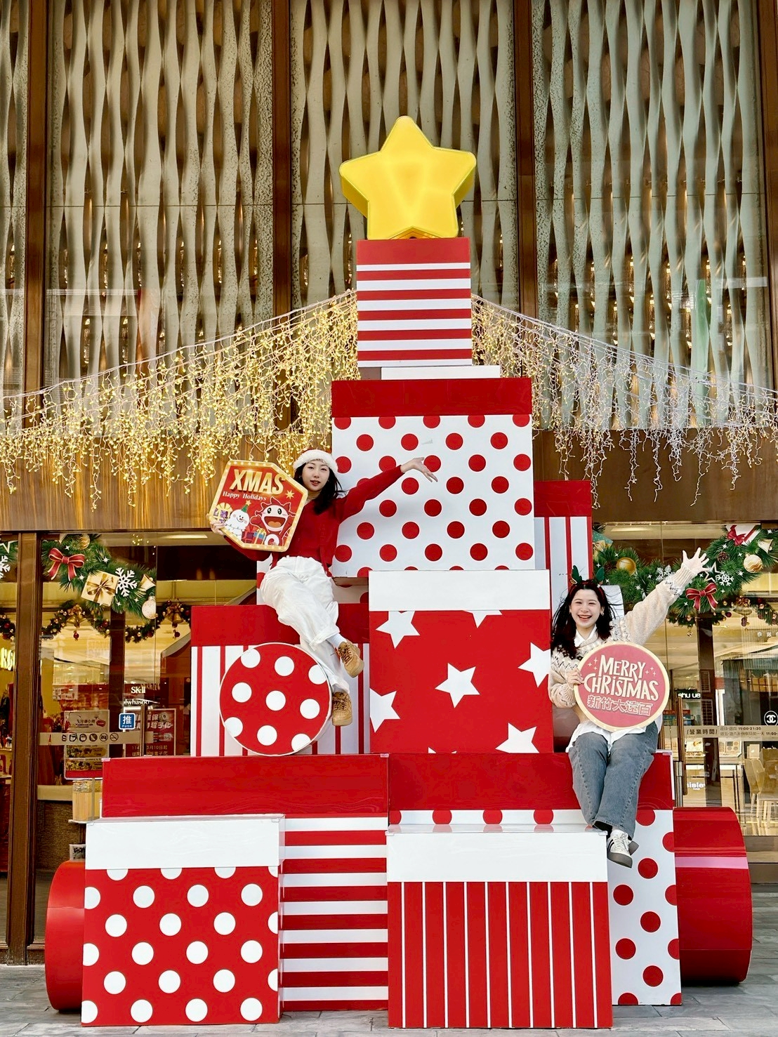 新竹大遠百巨型禮物盒陪你過聖誕 - 報新聞 Mega News