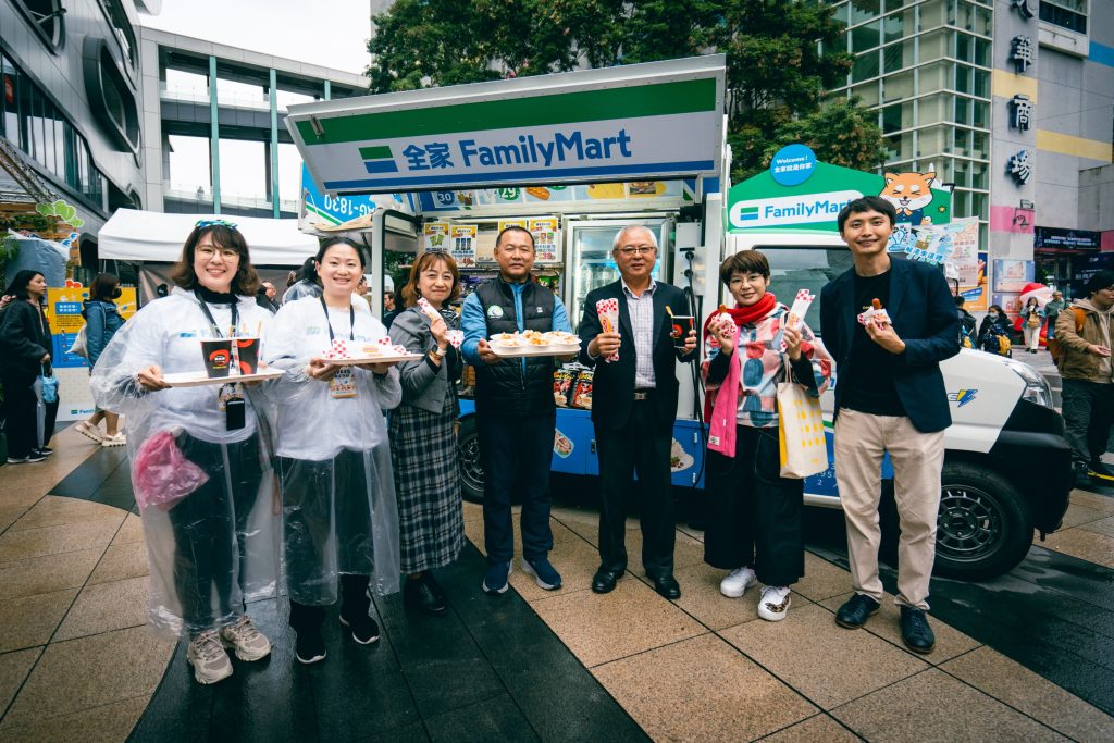 圖10 全家 FamiMobi 變身東南亞美食快閃店現場提供東南亞美食不僅慰藉移工的思鄉情也讓台灣民眾用味蕾享受東南亞文化 - 報新聞 Mega News