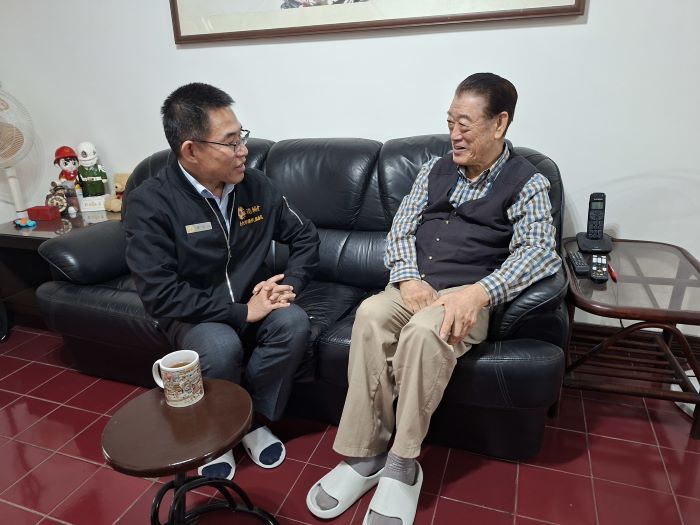 《圖說》84歲的金伯伯個性開朗好客，持之以恆的運動是保持良好體能的秘訣。〈台北市榮服處提供〉