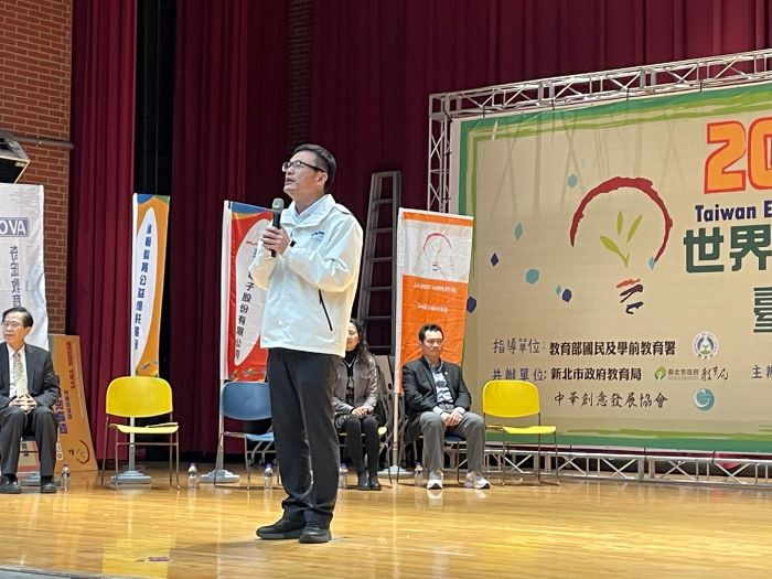 《圖說》新北市教育局張明文局長肯定青少年展現蓬勃的創造力與優異的科學素養,期許同學們透過科技實作回應全球趨勢,讓世界看見臺灣發明實力的絕佳機會。〈教育局提供〉