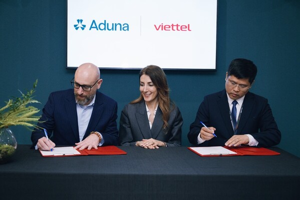 協議簽署 – Viettel 與 Aduna Global：Aduna Global 行政總裁 Anthony Bartolo 先生、Ericsson Vietnam 行政總裁 Rita Mokbel 女士、Viettel Solutions 副總經理 Nguyen Dang Trien 先生