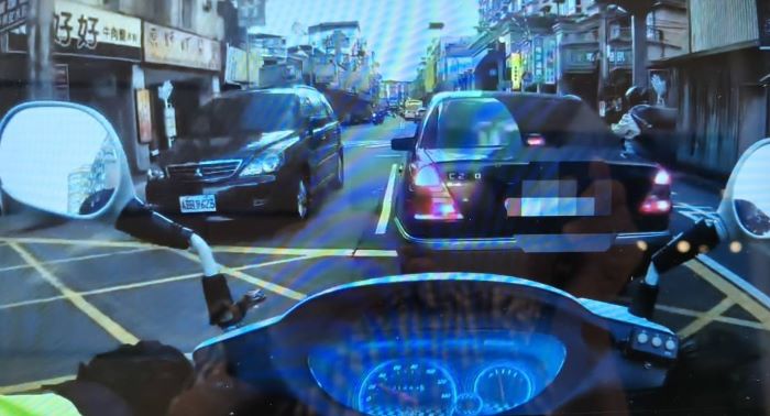 《圖說》違規汽車逃逸，員警鳴笛警示並沿路尾隨，為避免危及其他用路人安全，經現場綜合評估後，改採通報與科技偵查方式持續追查。〈新莊分局提供〉