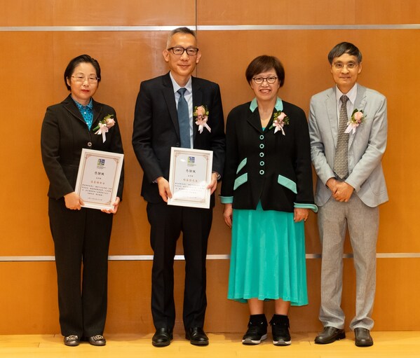 圖片說明：（由左至右） 張玉梅副部長，梅基發專員，鄺家賢會長，榮譽顧問陳弘毅教授。