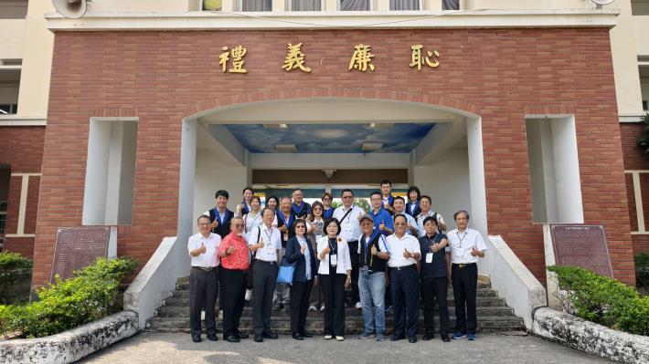 縣長張麗善率團訪問胡志明臺灣學校。