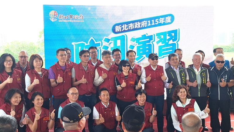 《圖說》115年度防汛演習市長侯友宜與出席貴賓、市府團隊合影。〈水利局提供〉