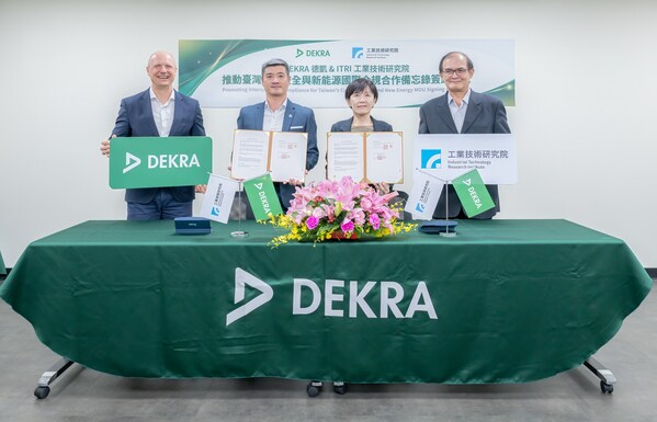 DEKRA德凱與工研院簽署合作備忘錄，攜手推動臺灣資訊安全與新能源產品國際合規驗證合作。圖左起為DEKRA德凱集團執行長Stan Zurkiewicz、DEKRA德凱台灣董事總經理李俊儀、工研院量測技術發展中心執行長藍玉屏、工研院副院長胡竹生。