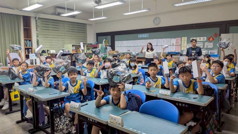《圖說》水土保持校園宣導首站來到板橋國小,透過以寓教於樂的方式大幅提升學習興趣。〈農業局提供〉