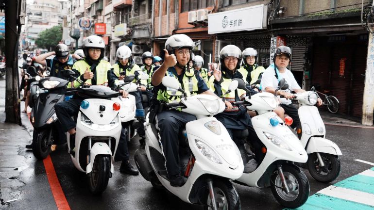 《圖說》新莊警全員投入地藏庵遶境勤務,負責交通疏導、治安維護。〈新莊分局提供〉